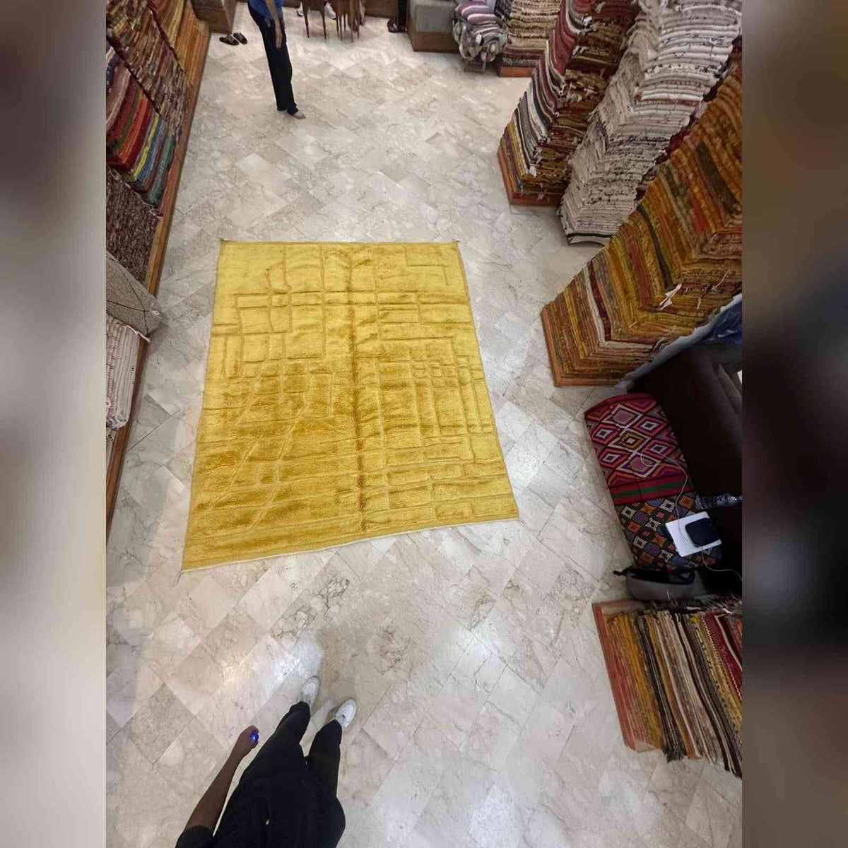 Tapis Mrirt jaune moutarde uni à motif en relief