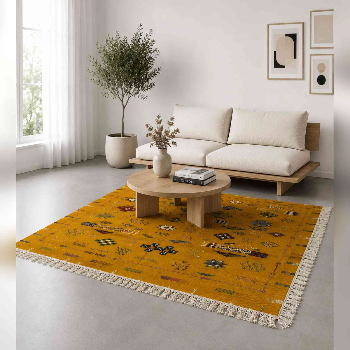 Tapis Akhnif jaune moutarde à symboles et bandes sumak