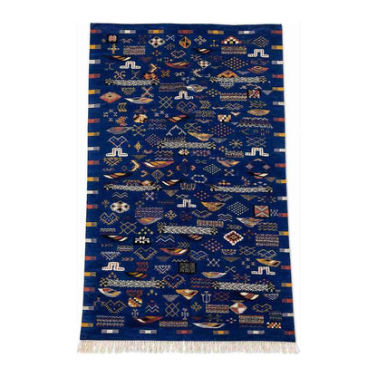 Tapis Akhnif bleu roi à motifs berbères et barques stylisées