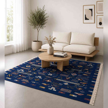 Tapis Akhnif bleu cobalt à semis de symboles berbères