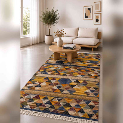 Tapis Jacquard triangles safran et bleu nuit graphique