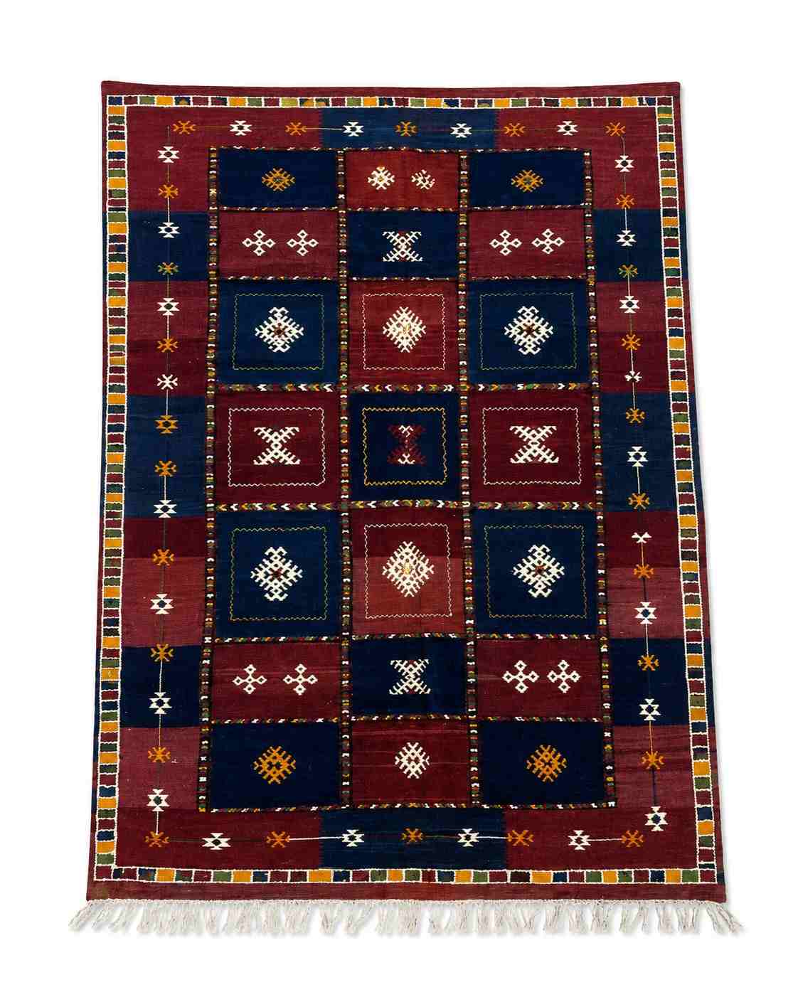 Tapis Akhnif à grille de caissons bordeaux et bleu nuit à symboles berbères, poils ras, vue de dessus