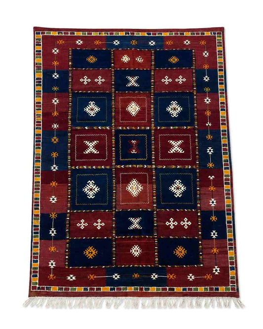 Tapis Akhnif à grille de caissons bordeaux et bleu nuit à symboles berbères, poils ras, vue de dessus