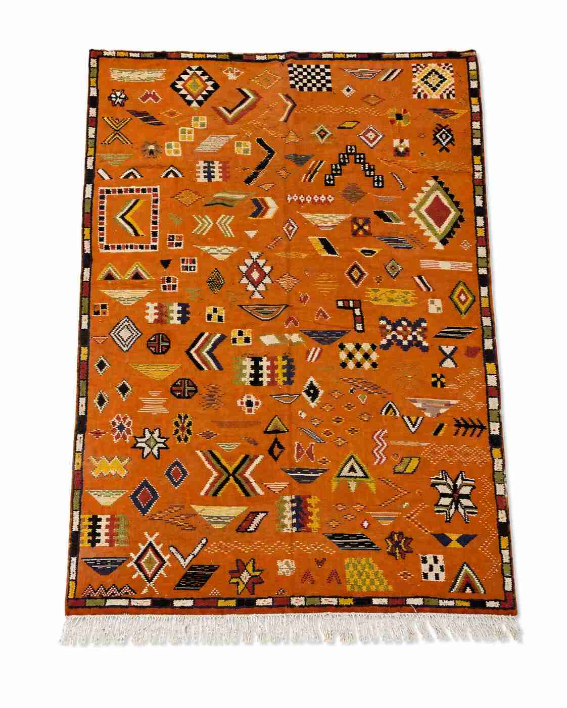 Tapis Akhnif orange terracotta à symboles berbères et bordure géométrique, poils ras, vue de dessus