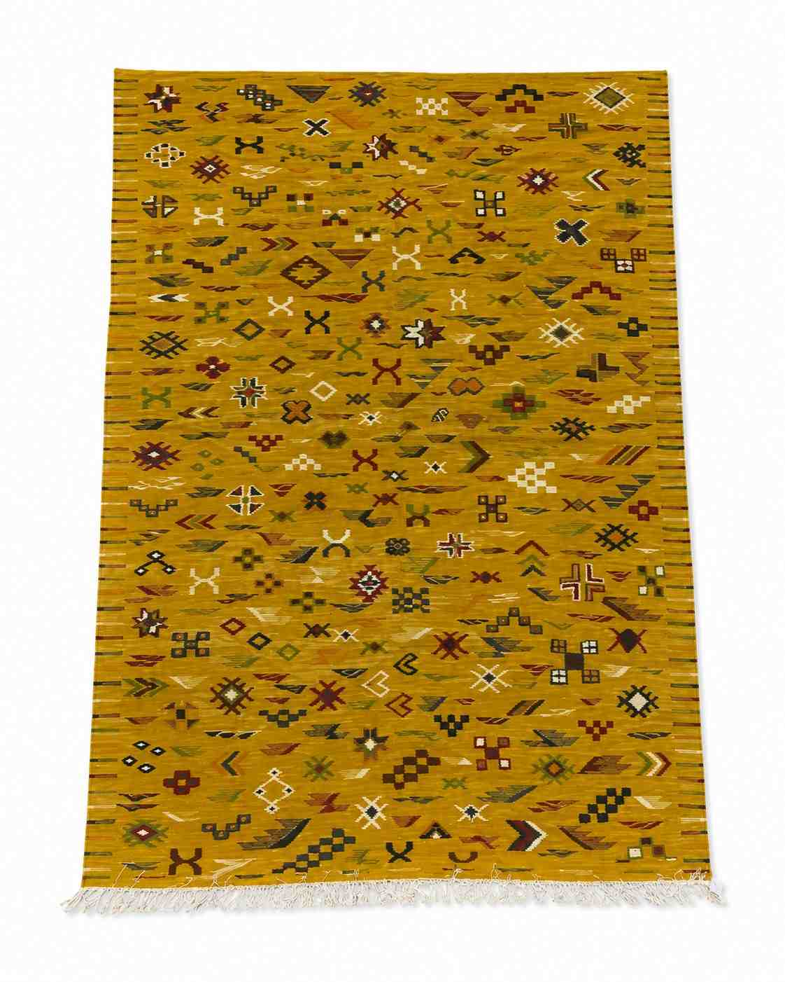 Tapis Akhnif jaune safran à symboles berbères multicolores, poils ras, vue de dessus