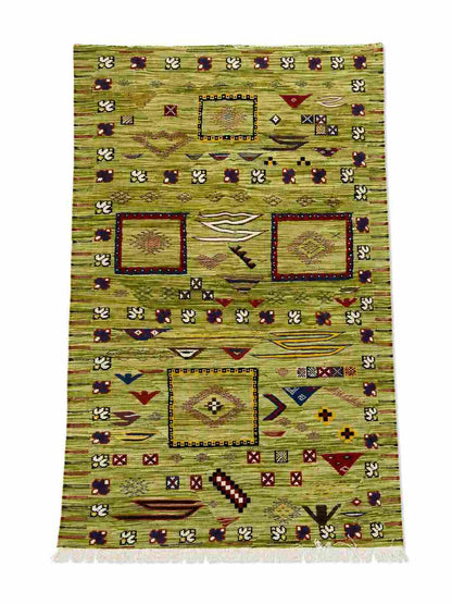 Tapis Akhnif vert anis à panneaux et médaillons berbères, poils ras, vue de dessus