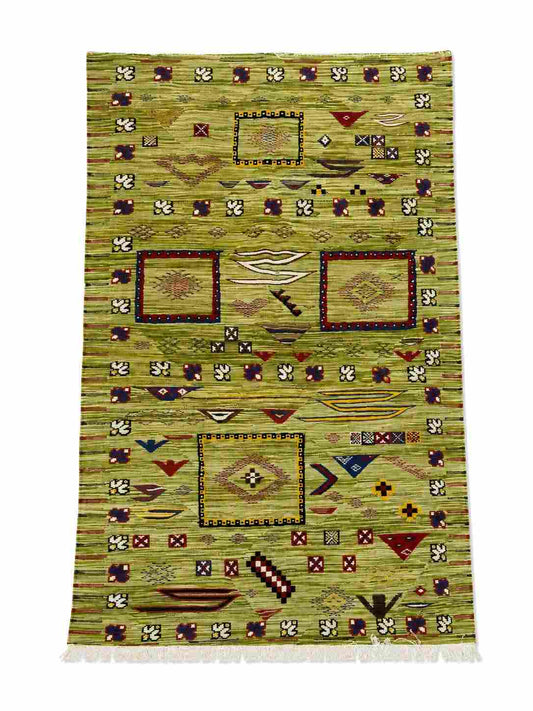 Tapis Akhnif vert anis à panneaux et médaillons berbères, poils ras, vue de dessus