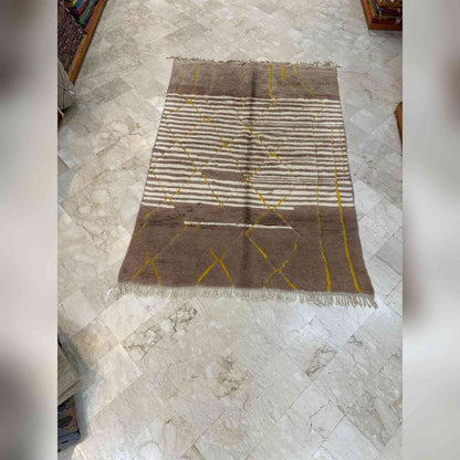 Tapis Mrirt bicolore écru et brun à tracés dorés