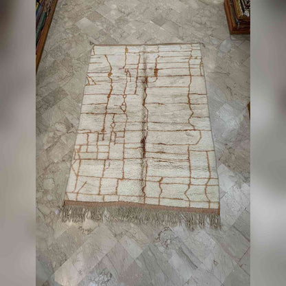 Tapis Mrirt écru à fines lignes rouille minimaliste