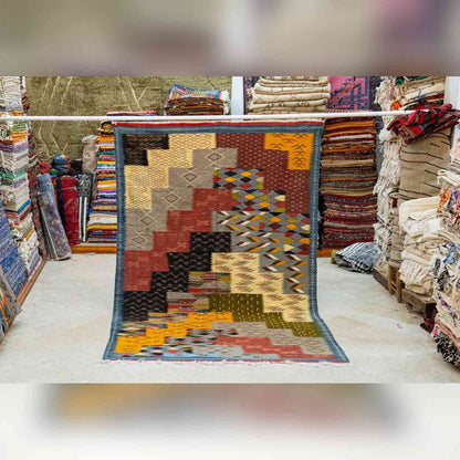 Tapis marocain multicolore – tissé plat design